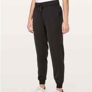 Lululemon On The Fly Jogger - Woven - 25”